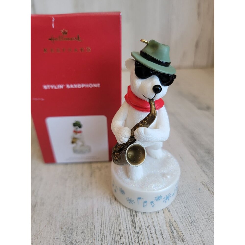 Hallmark stylin' saxophone‎ magic ornament Xmas polar bear